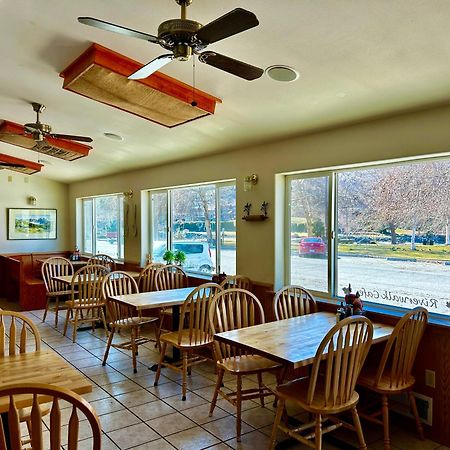 Riverwalk Inn Chelan Exterior photo