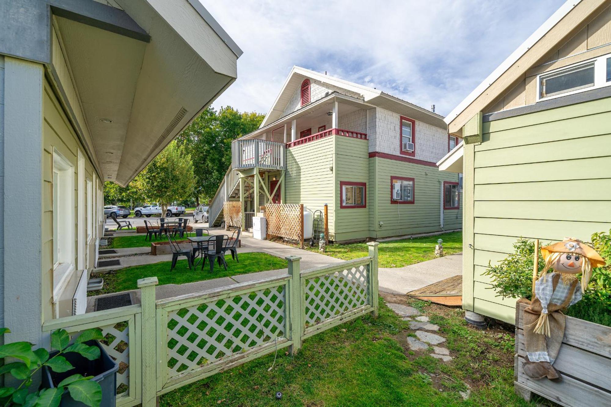 Riverwalk Inn Chelan Exterior photo