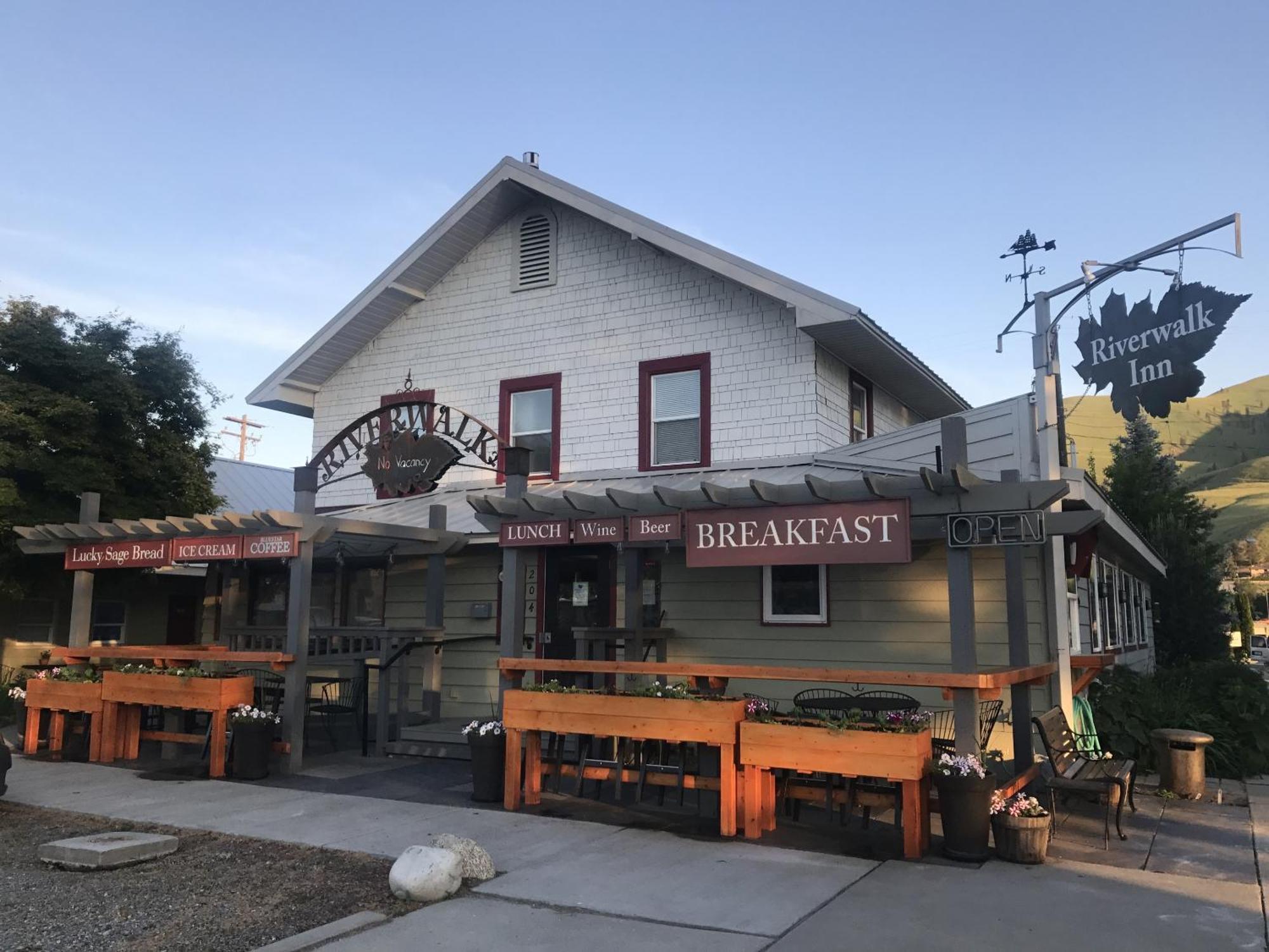 Riverwalk Inn Chelan Exterior photo