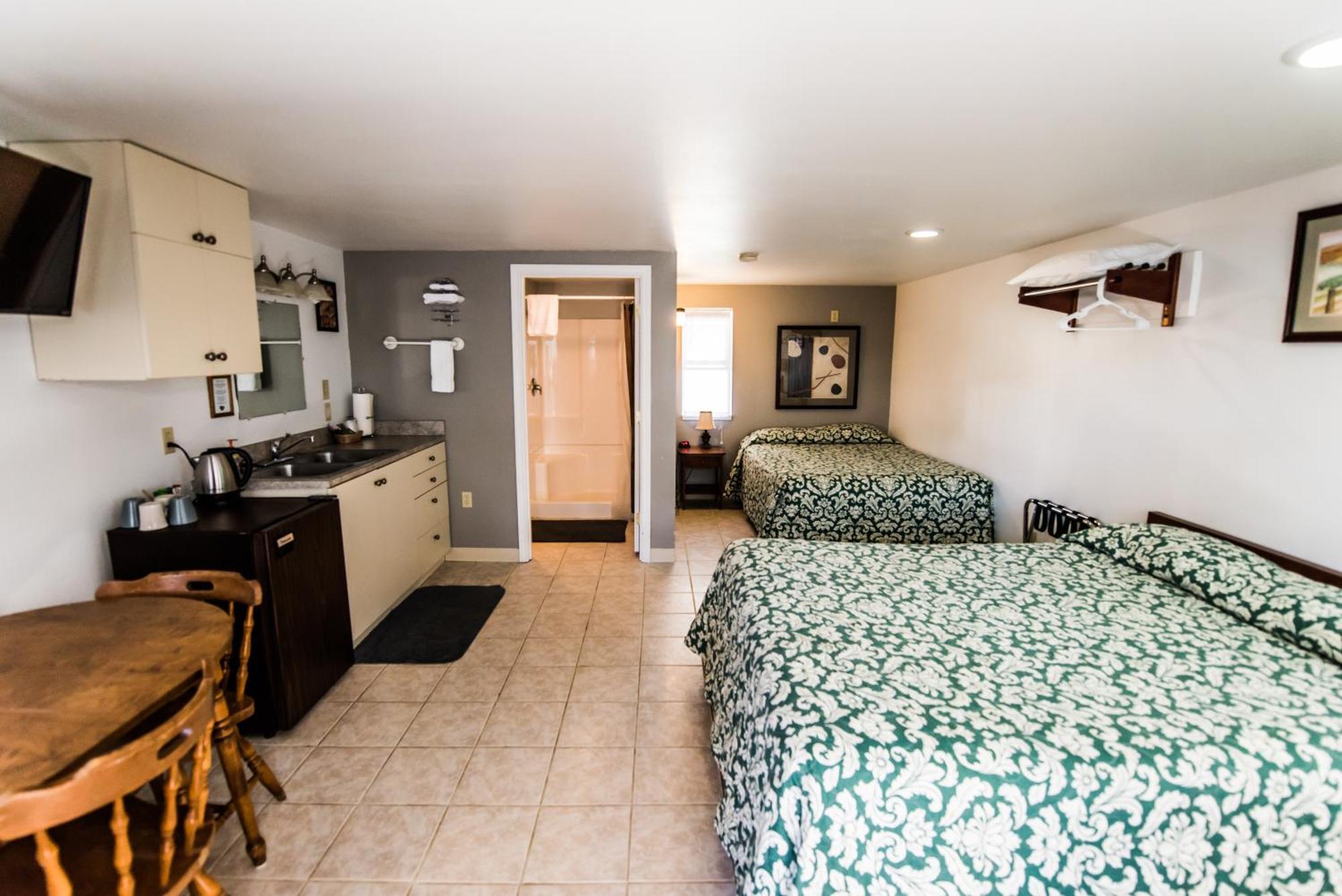 Riverwalk Inn Chelan Room photo