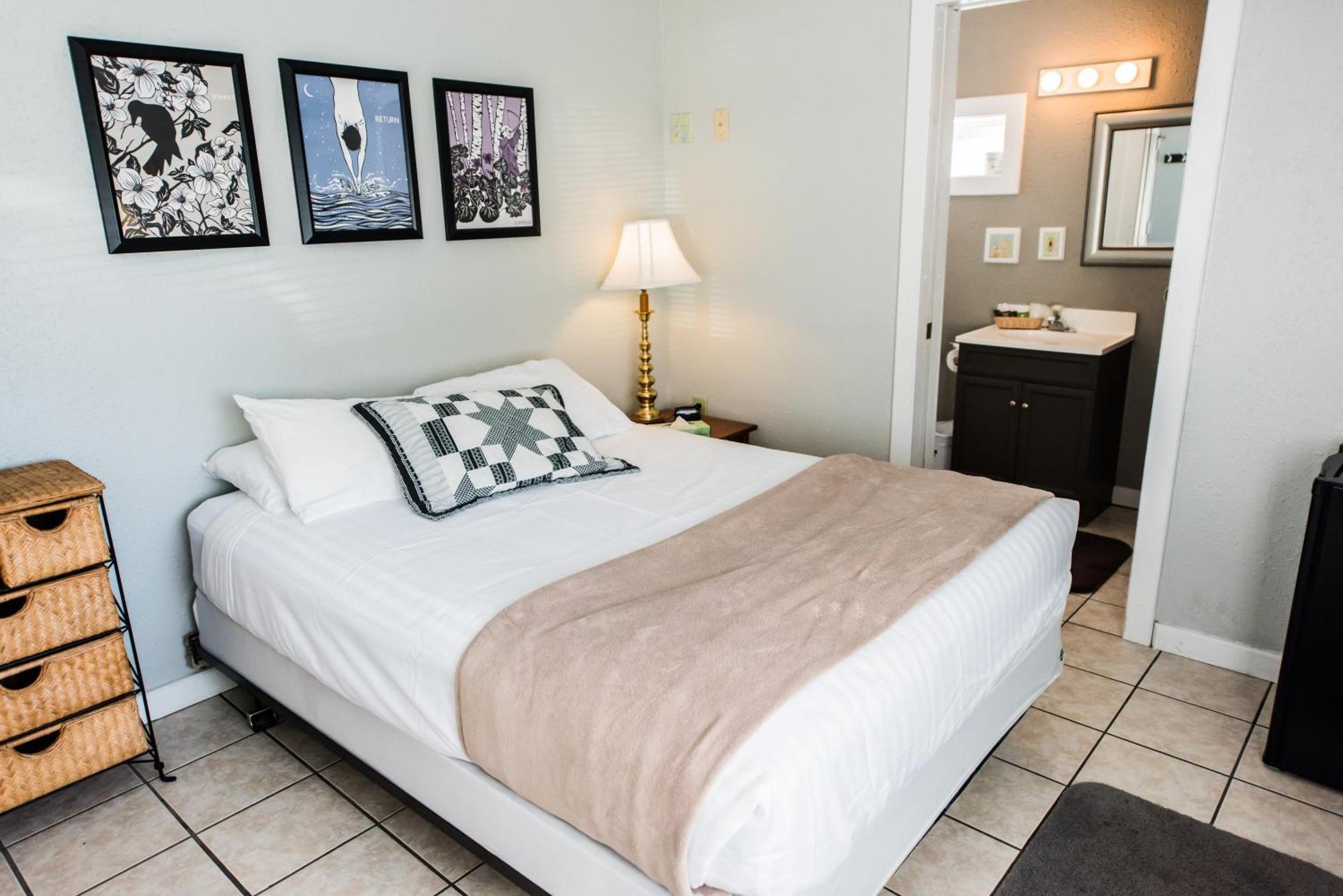 Riverwalk Inn Chelan Room photo