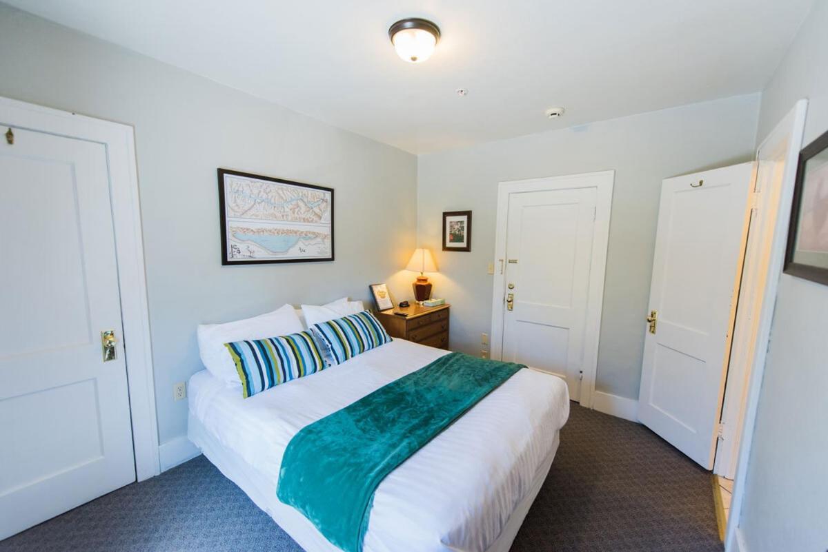 Riverwalk Inn Chelan Exterior photo
