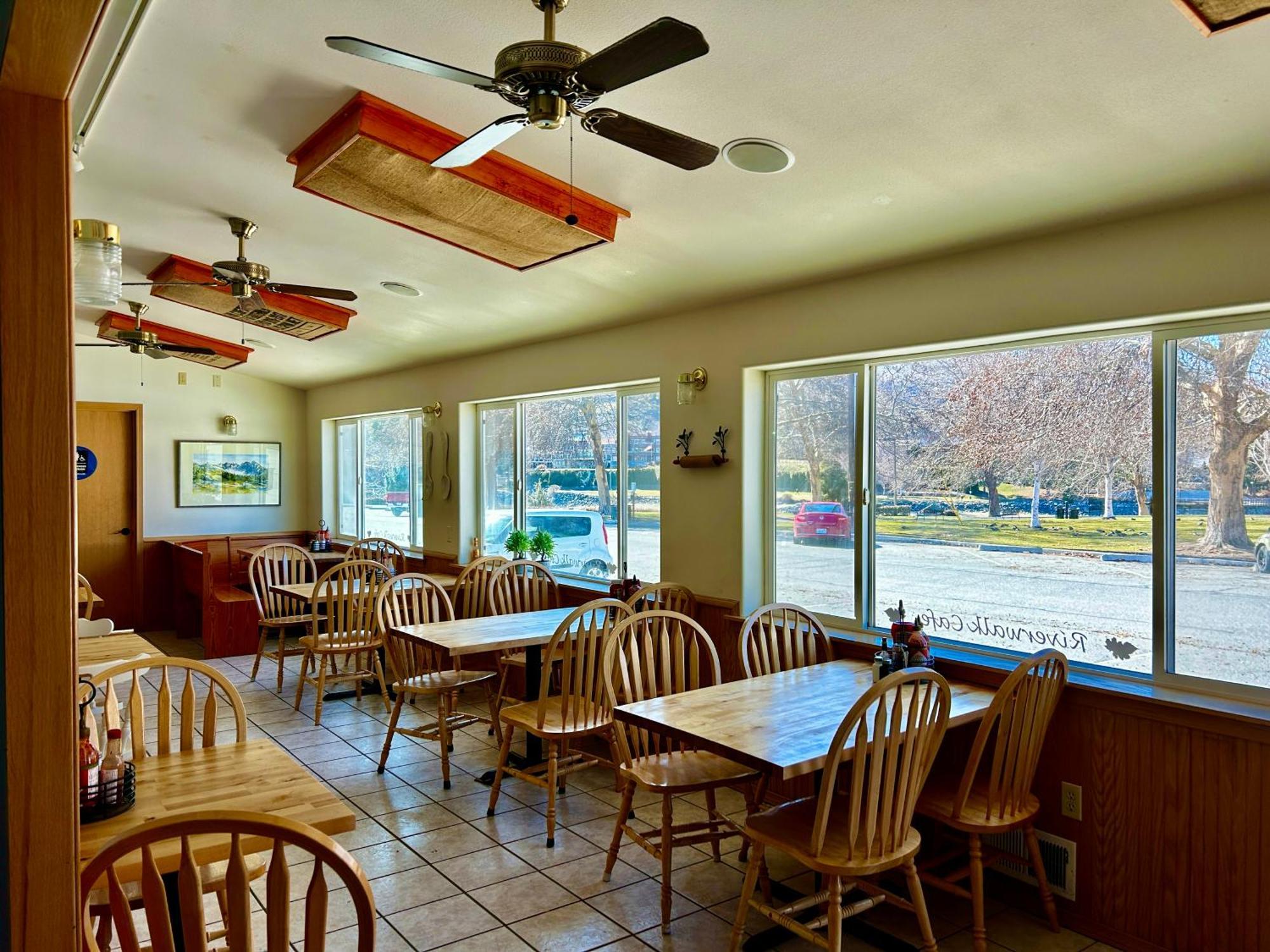 Riverwalk Inn Chelan Exterior photo