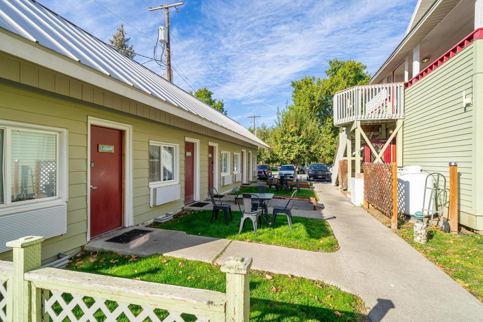 Riverwalk Inn Chelan Exterior photo